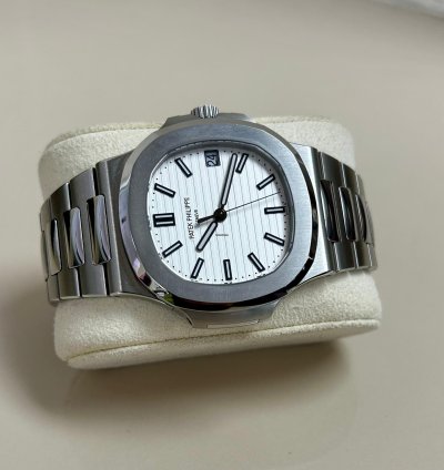 Patek Philippe Nautilus 2016 5711 1a White Dial