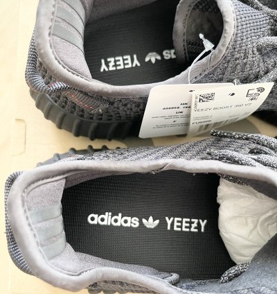 Steal Adidas Yeezy Boost 350 V2 Black - Size 9