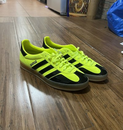 Throwing Fits Adidas Gazelle