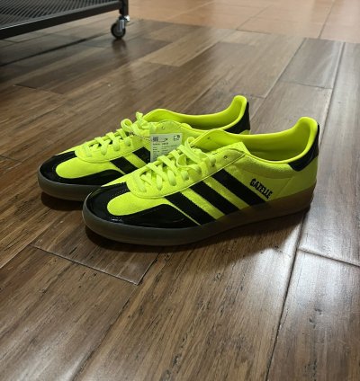 Throwing Fits Adidas Gazelle