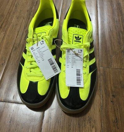 Throwing Fits Adidas Gazelle