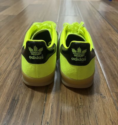 Throwing Fits Adidas Gazelle