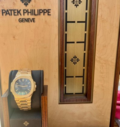 Patek Philippe Nautilus 3700 1 Nautilus Jumbo Gelbgold Tritium Zifferblatt Box Stammbuchauszug