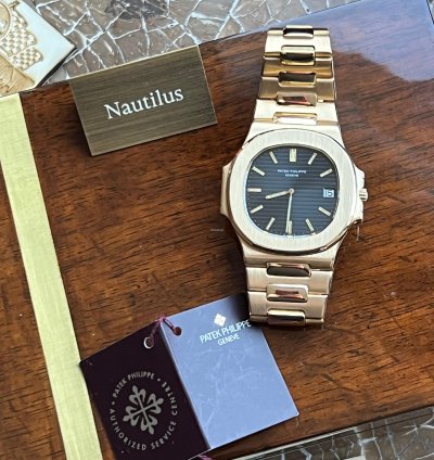 Patek Philippe Nautilus 3700 1 Nautilus Jumbo Gelbgold Tritium Zifferblatt Box Stammbuchauszug