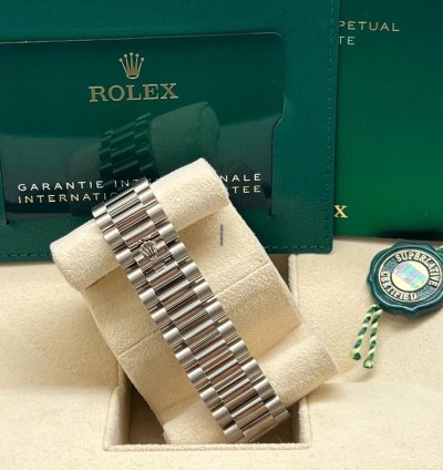 Rolex Day-date 40 228239 Day-date 40mm White Gold Blue Ombre Roman Dial Presidential