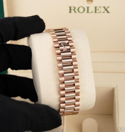 Rolex Day-date 40 228345rbr 18k Rose Gold Green Roman Dial 40 Mm