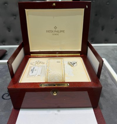 Patek Philippe Nautilus 37mm 18ct Yellow Gold Unpolished As New