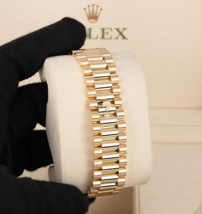 Rolex Day-date 40 228348rbr 18k Yellow Gold Diamond Bezel Green Roman Dial 40 Mm