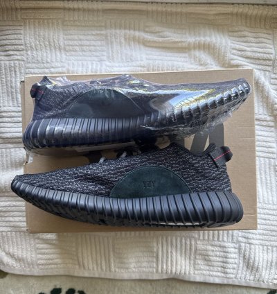Yeezy 350 - Pirate Black 2023