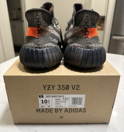 Yeezy 350 V2 - Carbon Beluga Sz M10 5 new