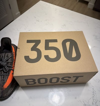 Yeezy 350 V2 - Carbon Beluga Sz M10 5 new