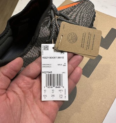 Yeezy 350 V2 - Carbon Beluga Sz M10 5 new