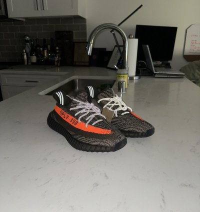 Yeezy 350 V2 - Carbon Beluga Sz M10 5 new