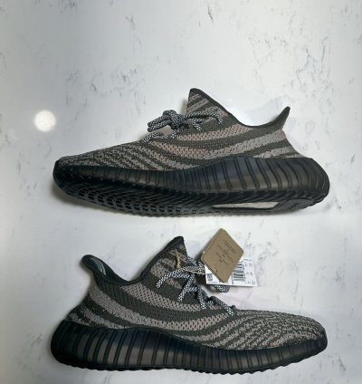 Yeezy 350 V2 - Carbon Beluga Sz M10 5 new