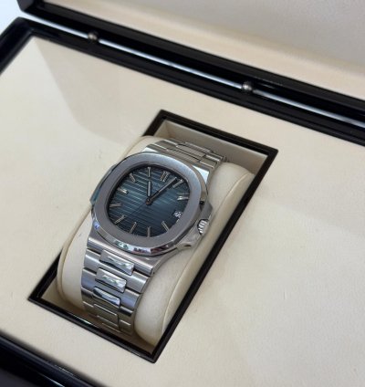 Patek Philippe Nautilus 40mm Blue Del 2011 Excellent Condition Full Set Con Documenti Scatola Patek