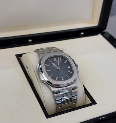 Patek Philippe Nautilus 40mm Blue Del 2011 Excellent Condition Full Set Con Documenti Scatola Patek