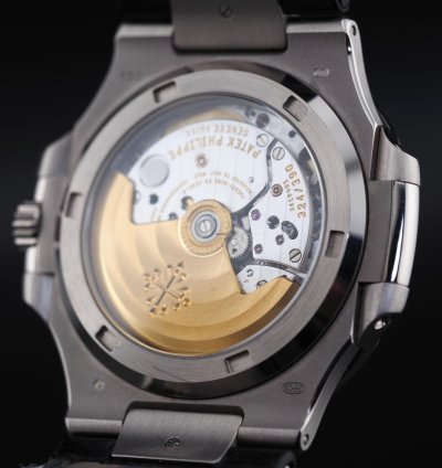 Patek Philippe Nautilus 40mm Full Set Nautilus 5711g-001