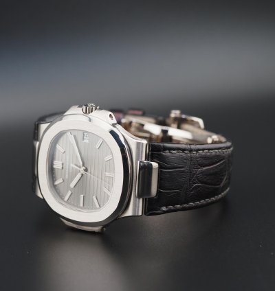 Patek Philippe Nautilus 40mm Full Set Nautilus 5711g-001