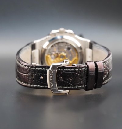Patek Philippe Nautilus 40mm Full Set Nautilus 5711g-001