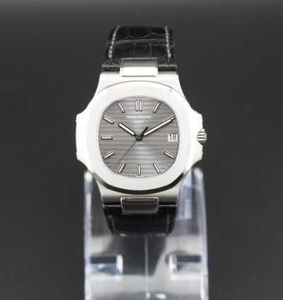 Patek Philippe Nautilus 40mm Full Set Nautilus 5711g-001