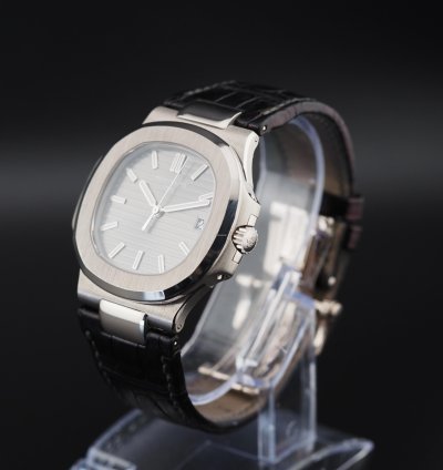 Patek Philippe Nautilus 40mm Full Set Nautilus 5711g-001