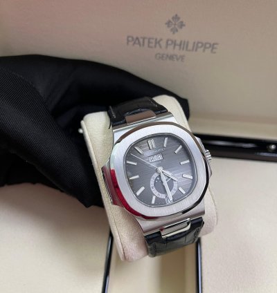 Patek Philippe Nautilus 40mm Stainless Steel 5726