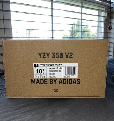 Yeezy 350 V2 Granite Adidas - Size 10 5 Ds