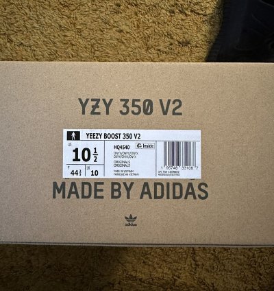 Yeezy 350 V2 Onyx