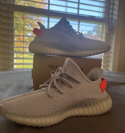 Yeezy 350 V2 Tail Light Adidas - Size 8