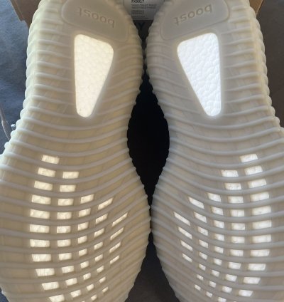 Yeezy 350 V2 Tail Light Adidas - Size 8