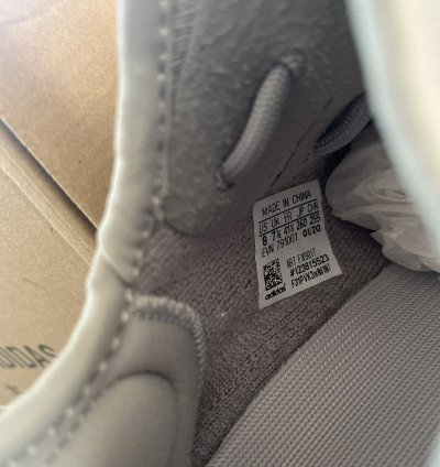 Yeezy 350 V2 Tail Light Adidas - Size 8