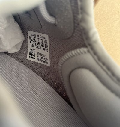 Yeezy 350 V2 Tail Light Adidas - Size 8