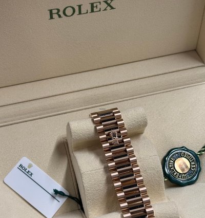 Rolex Day-date 40 40mm - 228235 - Olive Dial - Anniversary - 2024 - Rose Gold