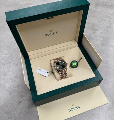 Rolex Day-date 40 40mm - 228235 - Olive Dial - Anniversary - 2024 - Rose Gold