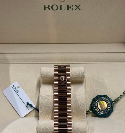 Rolex Day-date 40 40mm - 228235 - Olive Dial - Anniversary - 2024 - Rose Gold