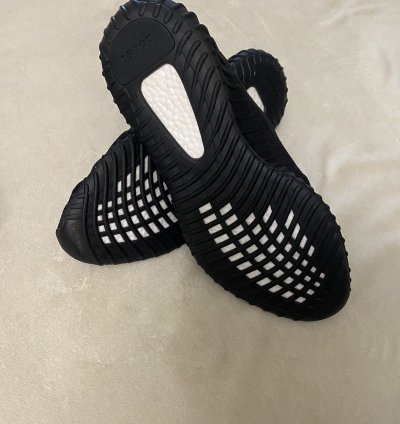 Yeezy 350v2 Onyx