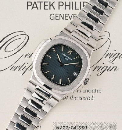 Patek Philippe Nautilus 5711 1a - Blue Dial - Excellent Condition - Full Set