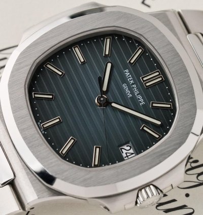 Patek Philippe Nautilus 5711 1a - Blue Dial - Excellent Condition - Full Set