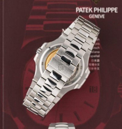 Patek Philippe Nautilus 5711 1a - Blue Dial - Excellent Condition - Full Set