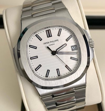 Patek Philippe Nautilus 5711 1a 2012 Full Set