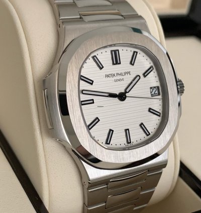 Patek Philippe Nautilus 5711 1a 2012 Full Set