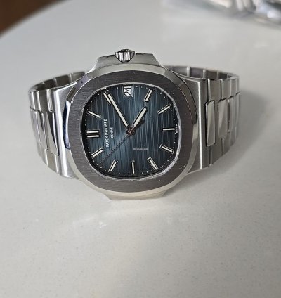 Patek Philippe Nautilus 5711 1a 40mm Blue Dial Auto Watch 2008 Papers