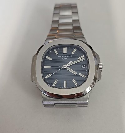 Patek Philippe Nautilus 5711 1a 40mm Blue Dial Auto Watch 2008 Papers