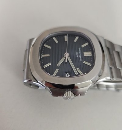 Patek Philippe Nautilus 5711 1a 40mm Blue Dial Auto Watch 2008 Papers