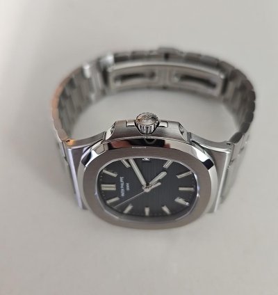 Patek Philippe Nautilus 5711 1a 40mm Blue Dial Auto Watch 2008 Papers