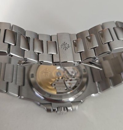 Patek Philippe Nautilus 5711 1a 40mm Blue Dial Auto Watch 2008 Papers
