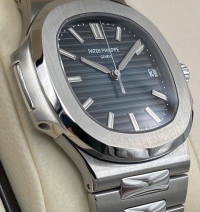 Patek Philippe Nautilus 5711 1a Blue Mint