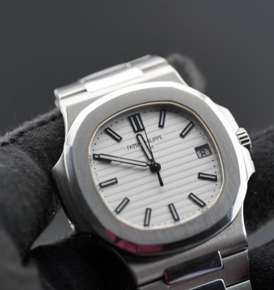 Patek Philippe Nautilus 5711 1a White Fullset st 949 Rare Discontinued Model