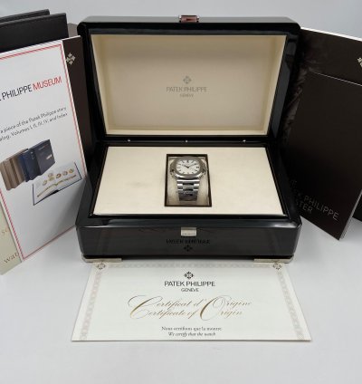 Patek Philippe Nautilus 5711 1a White Mint