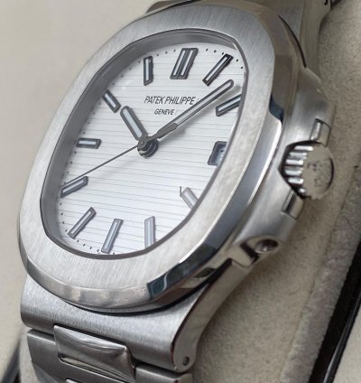 Patek Philippe Nautilus 5711 1a White Mint